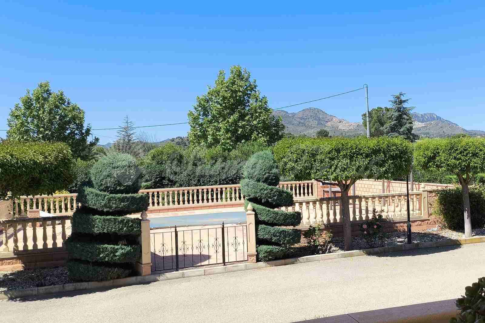 5 bedroom Terraced Villa for sale in Yecla with pool garage - € 649,000 (Ref: 9866229)