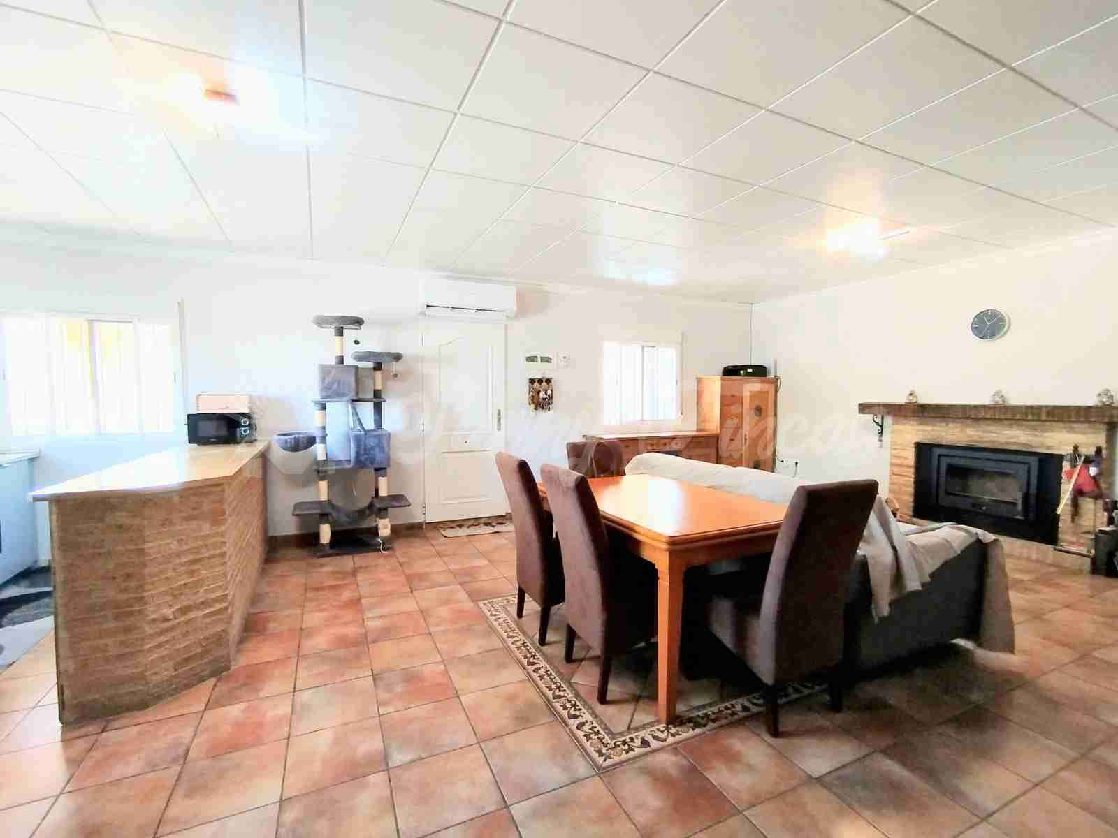 2 slaapkamer Finca/Landhuis te koop in Caudete met zwembad garage - € 159.500 (Ref: 9866338)
