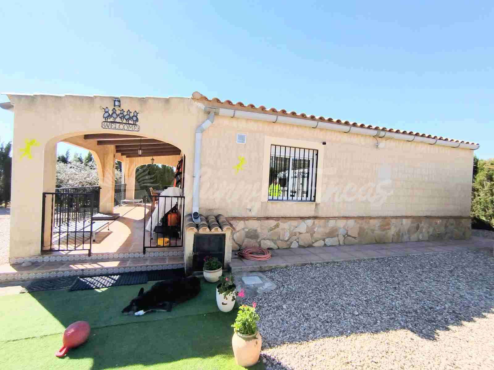 2 slaapkamer Finca/Landhuis te koop in Caudete met zwembad garage - € 159.500 (Ref: 9866338)
