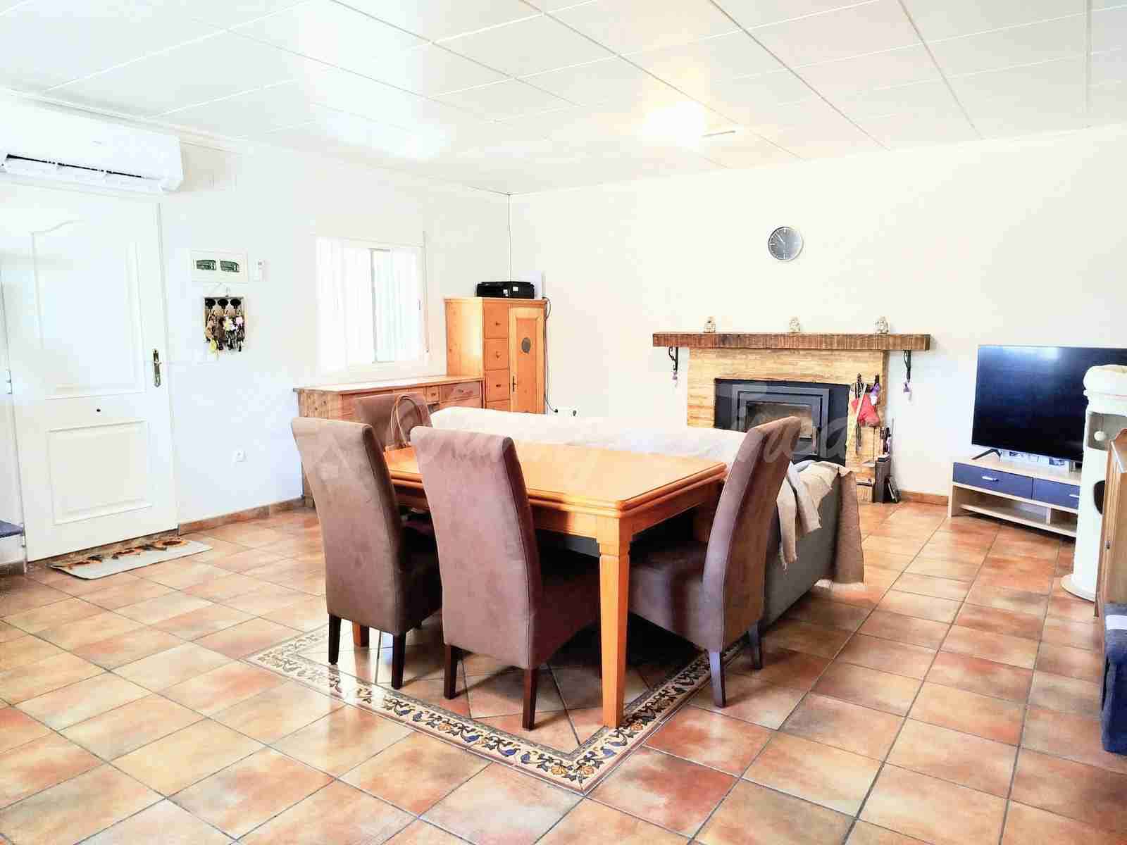 2 slaapkamer Finca/Landhuis te koop in Caudete met zwembad garage - € 159.500 (Ref: 9866338)