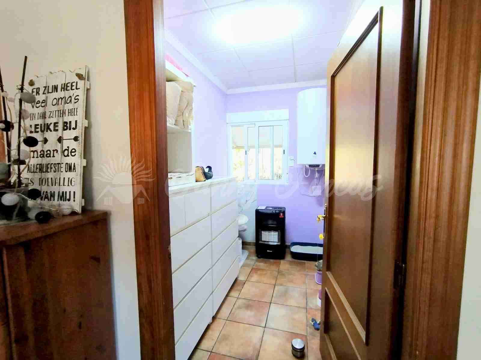 2 slaapkamer Finca/Landhuis te koop in Caudete met zwembad garage - € 159.500 (Ref: 9866338)