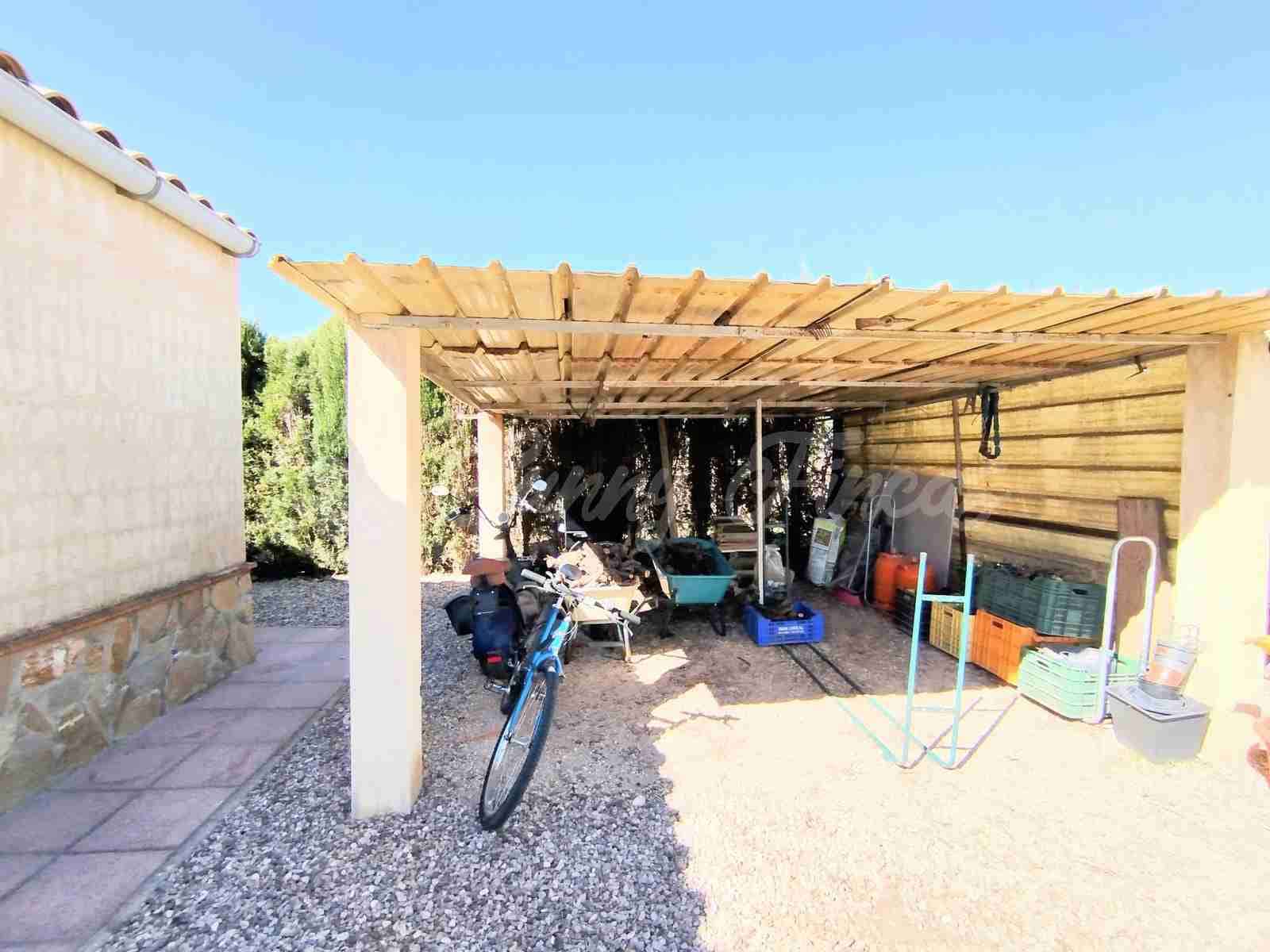2 slaapkamer Finca/Landhuis te koop in Caudete met zwembad garage - € 159.500 (Ref: 9866338)