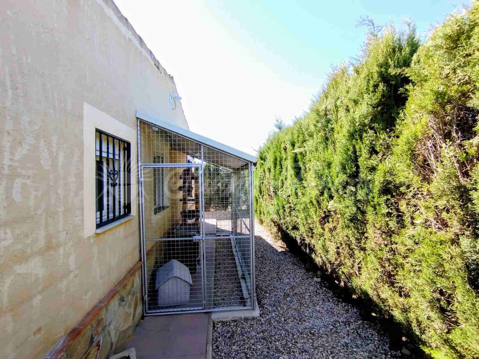 2 slaapkamer Finca/Landhuis te koop in Caudete met zwembad garage - € 159.500 (Ref: 9866338)