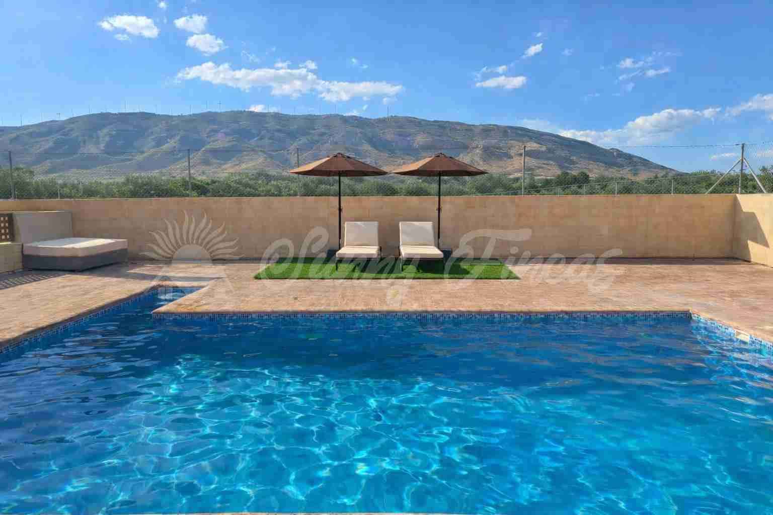 4 Zimmer Reihenhaus zu verkaufen in Caudete mit Pool Garage - 299.000 € (Ref: 9889405)