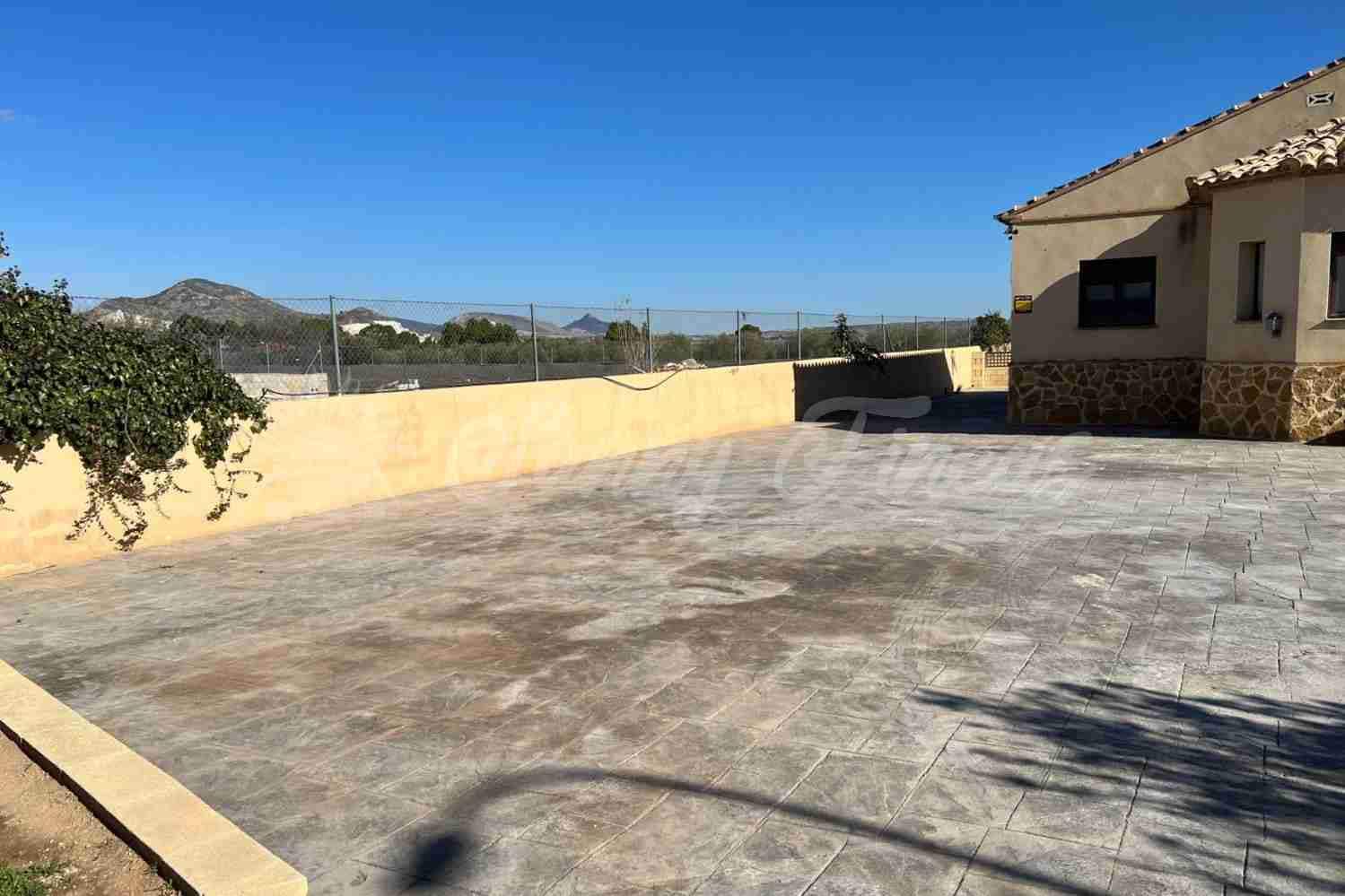 4 Zimmer Reihenhaus zu verkaufen in Caudete mit Pool Garage - 299.000 € (Ref: 9889405)