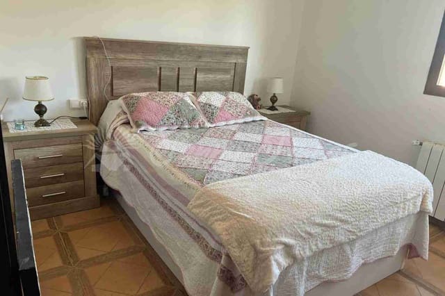 4 Zimmer Reihenhaus zu verkaufen in Caudete mit Pool Garage - 299.000 € (Ref: 9889405)