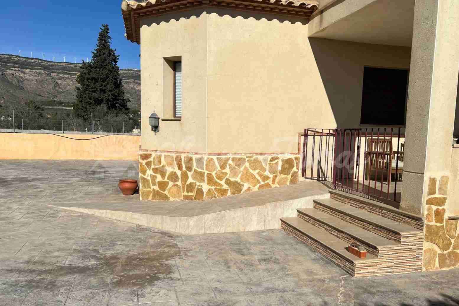 4 Zimmer Reihenhaus zu verkaufen in Caudete mit Pool Garage - 299.000 € (Ref: 9889405)