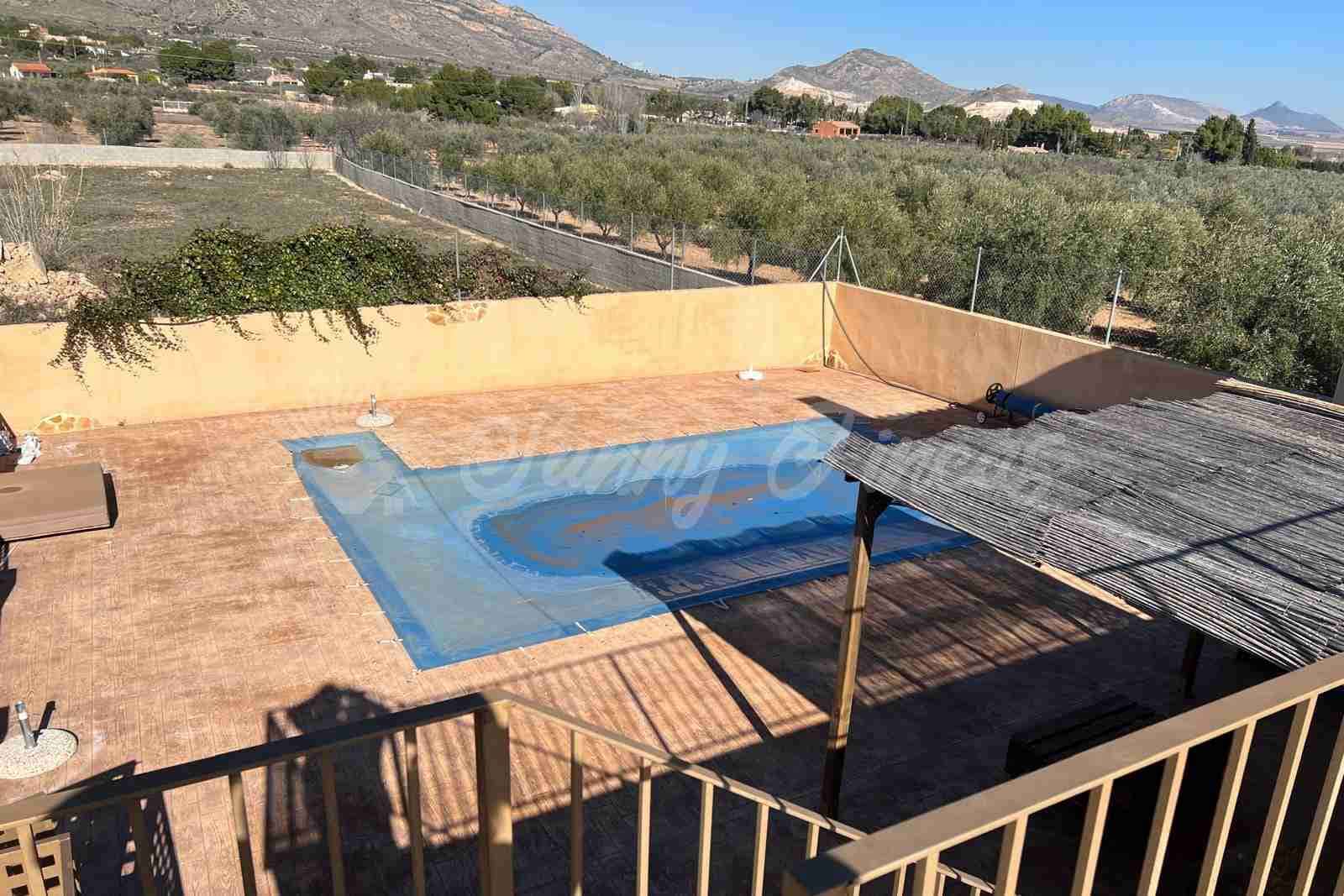 4 Zimmer Reihenhaus zu verkaufen in Caudete mit Pool Garage - 299.000 € (Ref: 9889405)