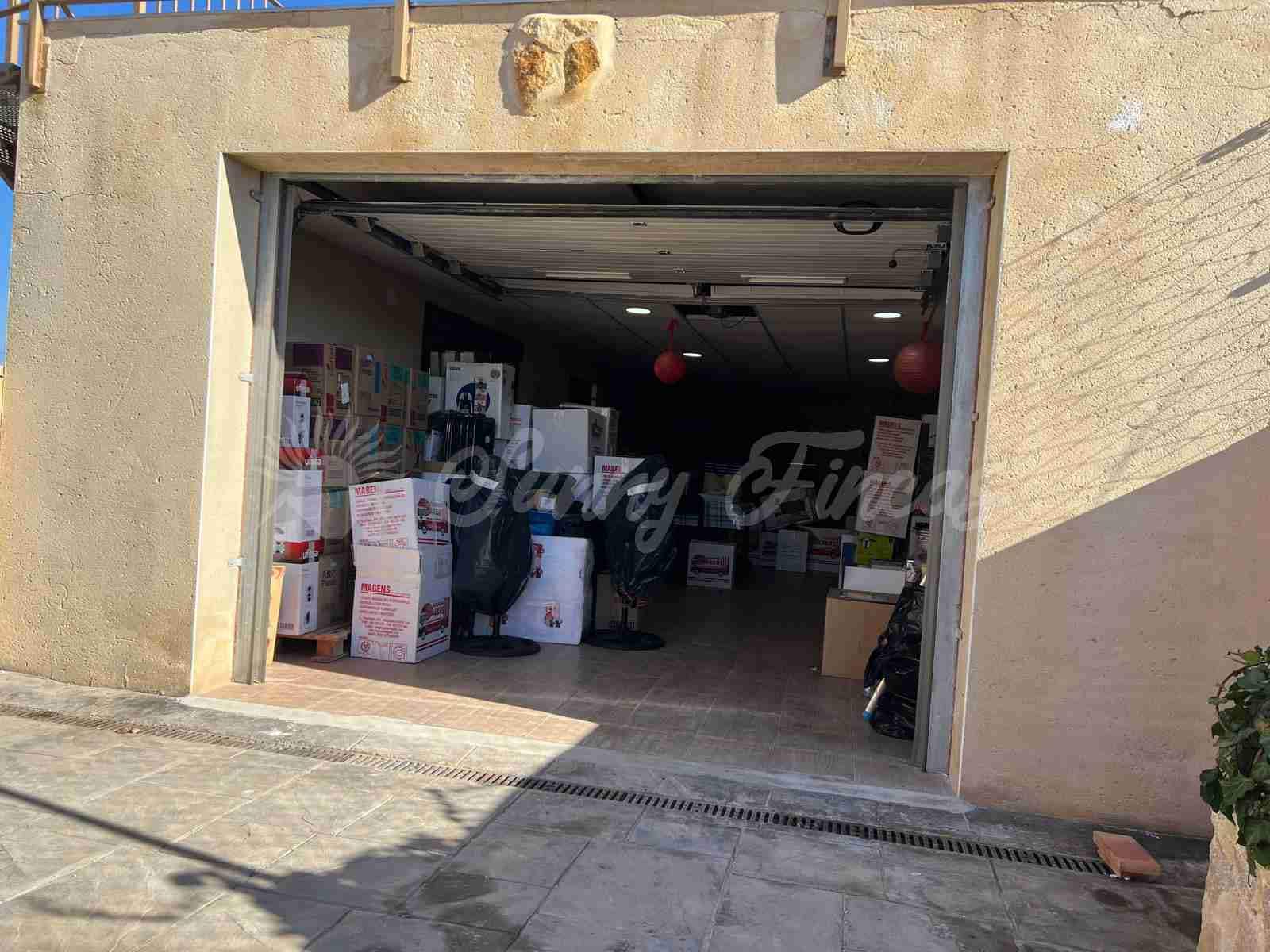 4 Zimmer Reihenhaus zu verkaufen in Caudete mit Pool Garage - 299.000 € (Ref: 9889405)