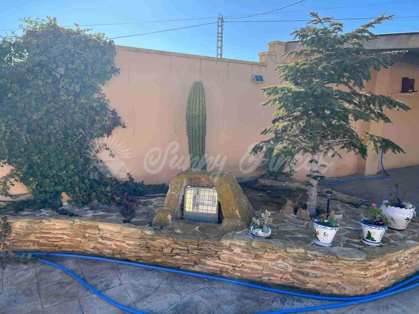 4 Zimmer Reihenhaus zu verkaufen in Caudete mit Pool Garage - 299.000 € (Ref: 9889405)
