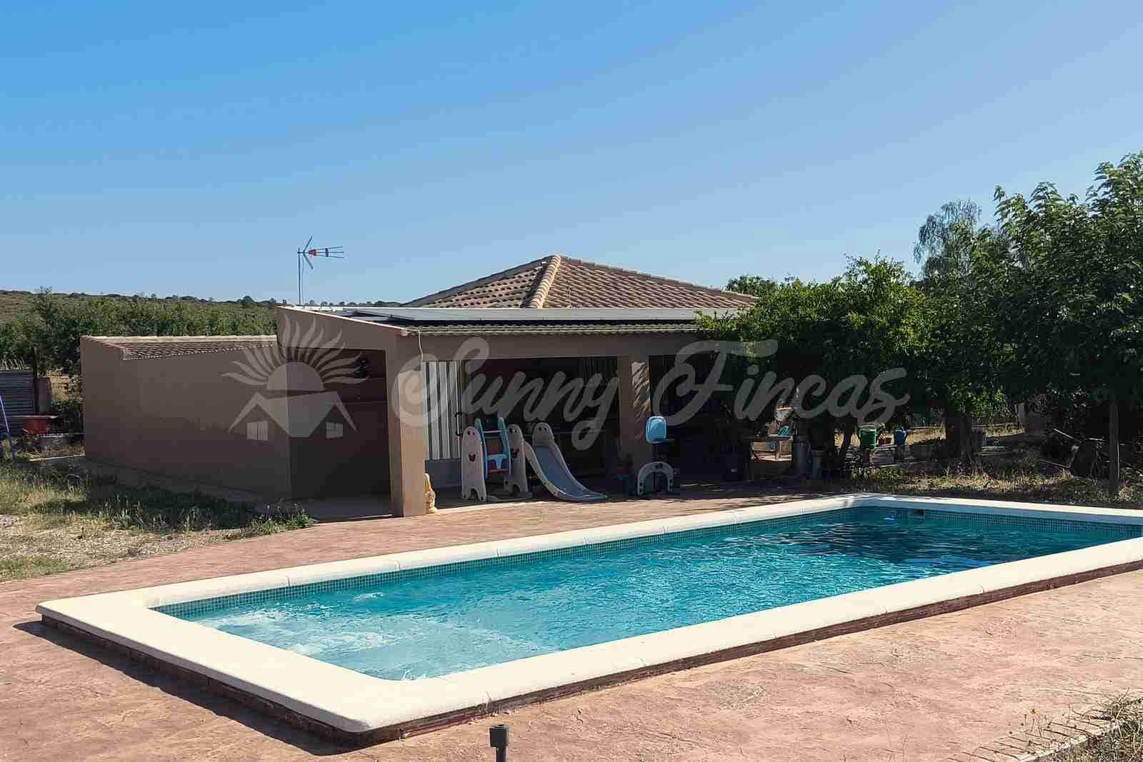 2 bedroom Finca/Country House for sale in Caudete with pool garage - € 165,000 (Ref: 9890723)