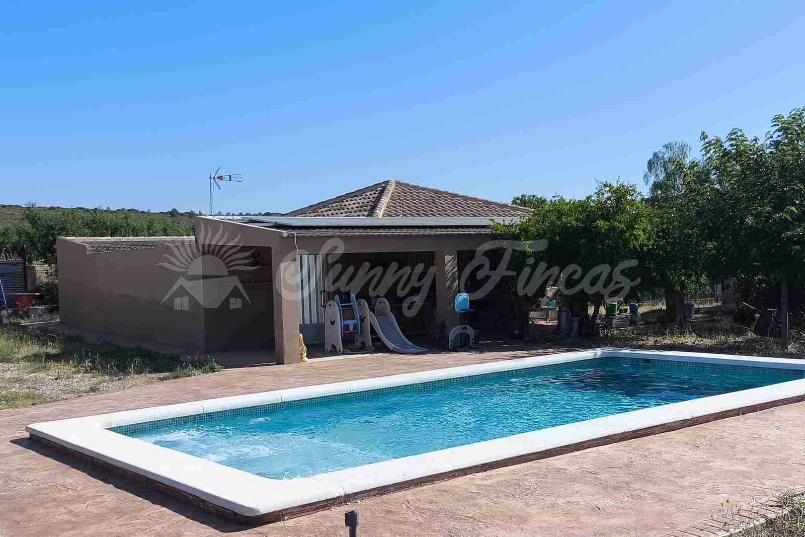 2 bedroom Finca/Country House for sale in Caudete with pool garage - € 165,000 (Ref: 9890723)