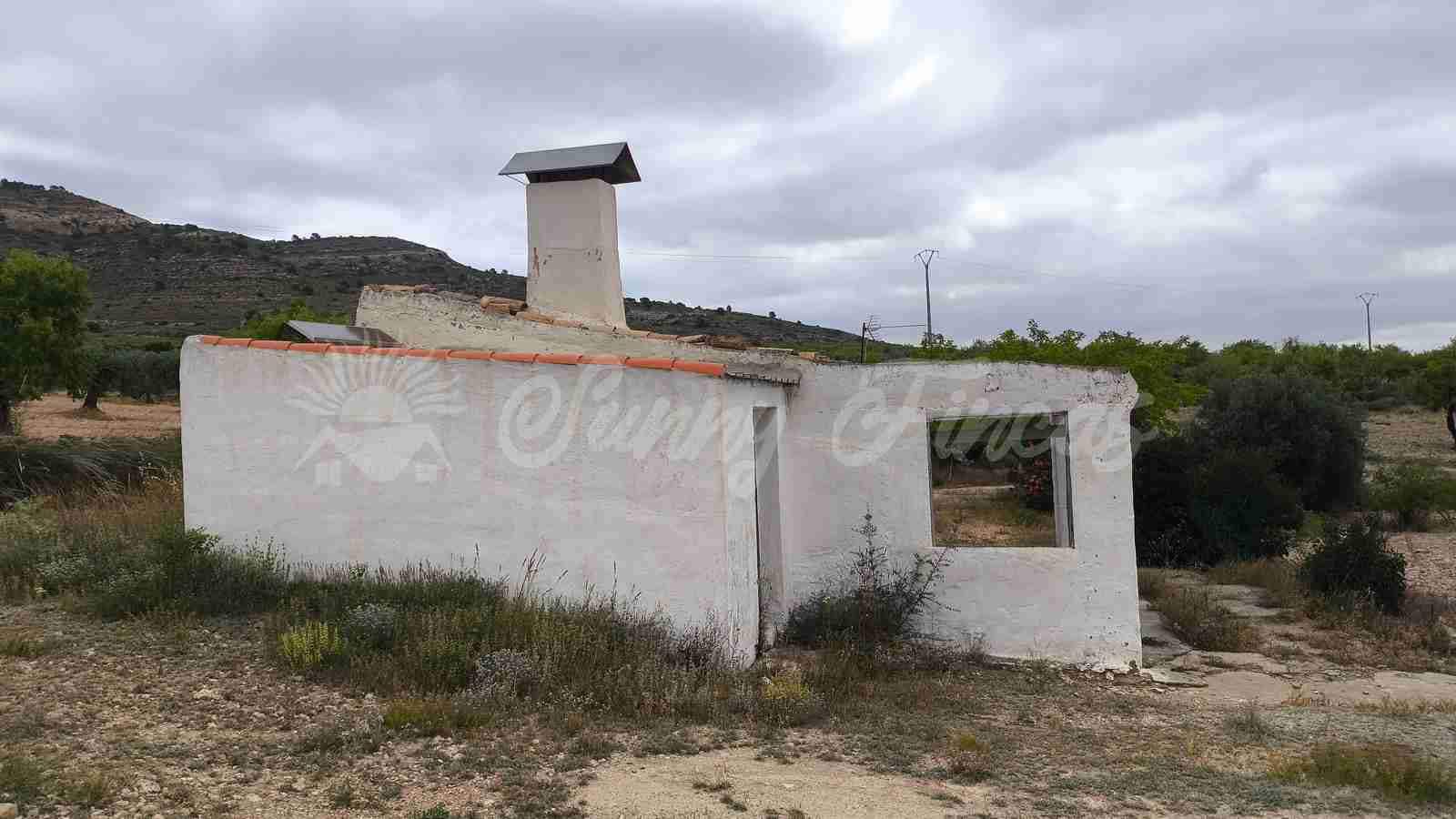 Finca/Country House for sale in Caudete with garage - € 39,000 (Ref: 9918951)