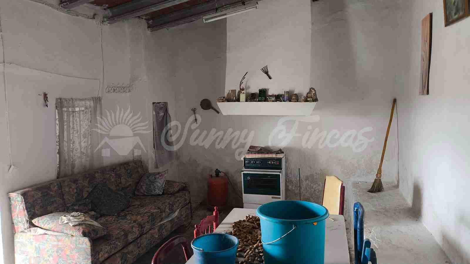 Finca/Country House for sale in Caudete with garage - € 39,000 (Ref: 9918951)