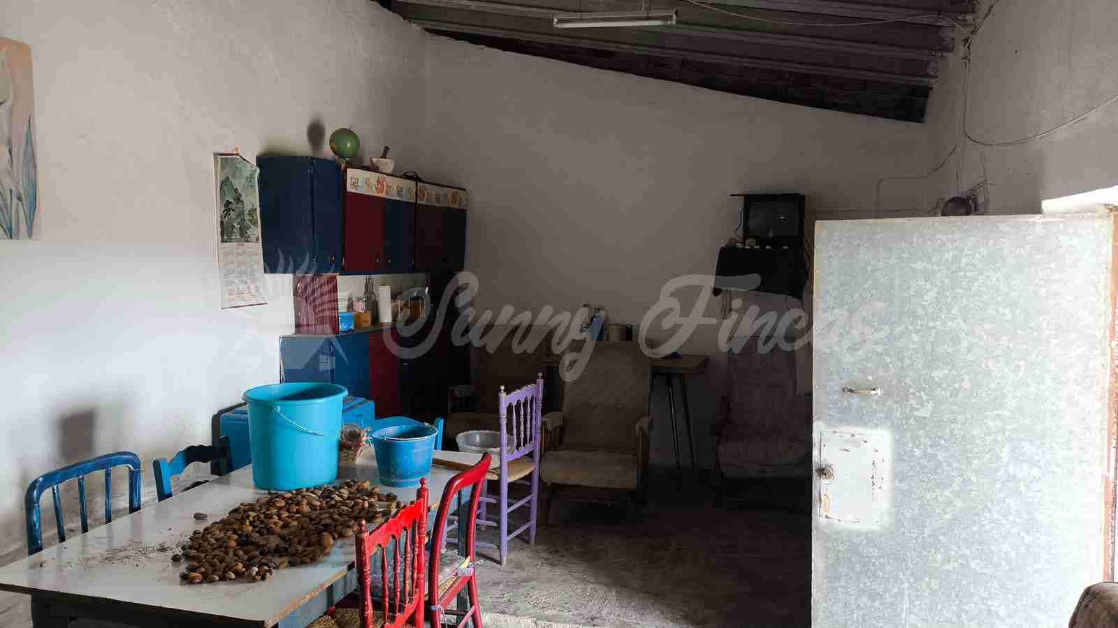 Finca/Country House for sale in Caudete with garage - € 39,000 (Ref: 9918951)
