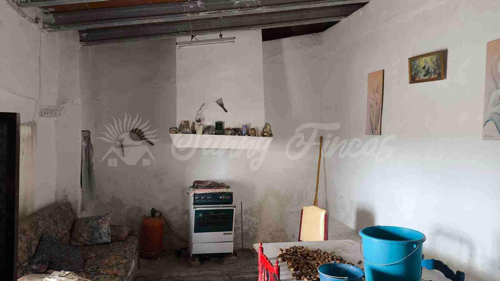 Finca/Country House for sale in Caudete with garage - € 39,000 (Ref: 9918951)