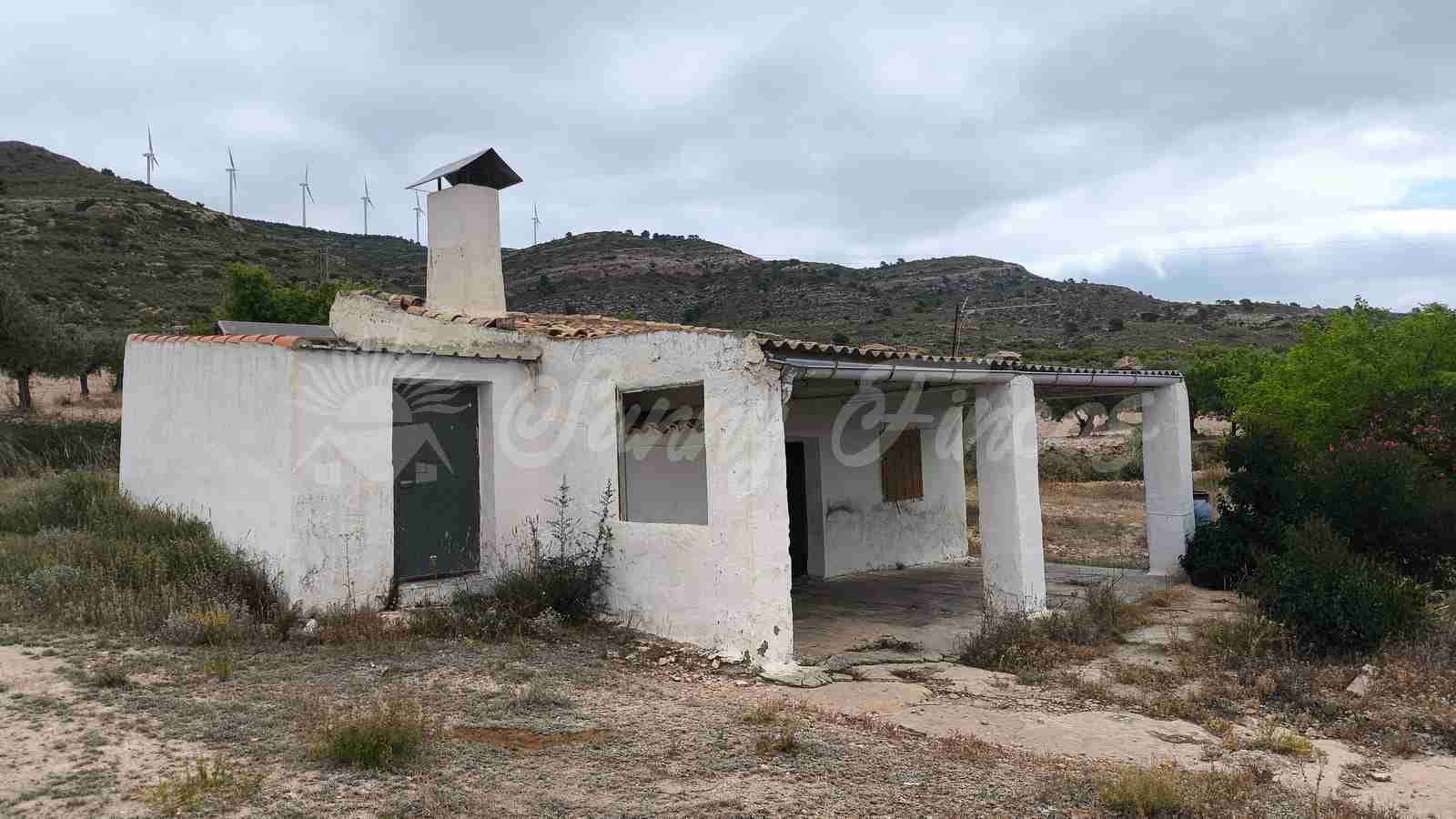 Finca/Country House for sale in Caudete with garage - € 39,000 (Ref: 9918951)