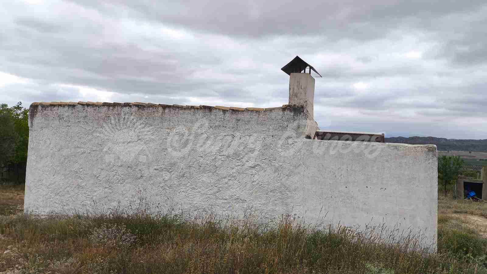 Finca/Country House for sale in Caudete with garage - € 39,000 (Ref: 9918951)