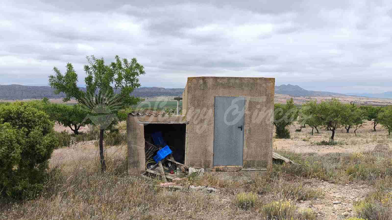 Finca/Country House for sale in Caudete with garage - € 39,000 (Ref: 9918951)