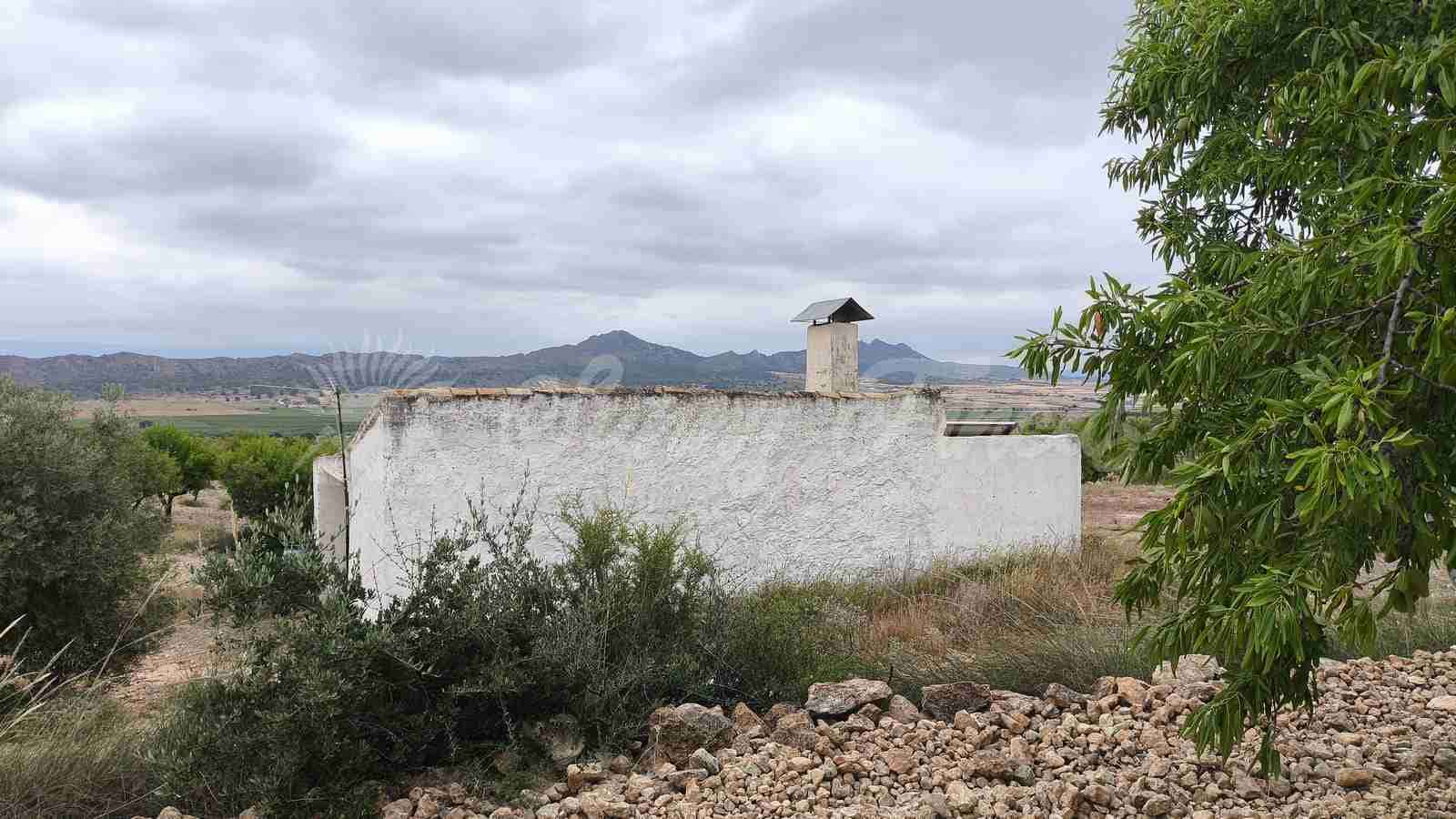 Finca/Country House for sale in Caudete with garage - € 39,000 (Ref: 9918951)