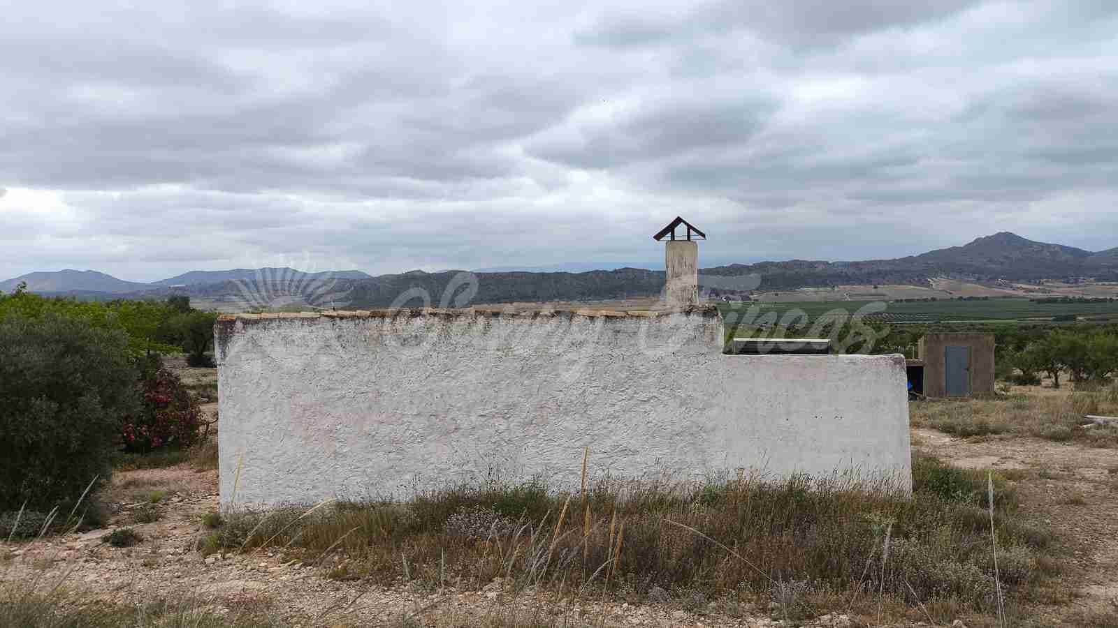 Finca/Country House for sale in Caudete with garage - € 39,000 (Ref: 9918951)