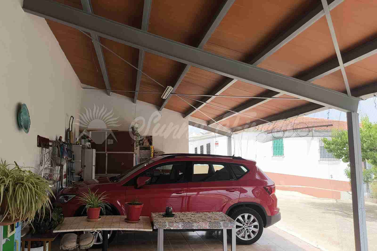 4 soveværelse Finca/Landehus til salg i Montealegre del Castillo med swimmingpool garage - € 210.000 (Ref: 9965929)