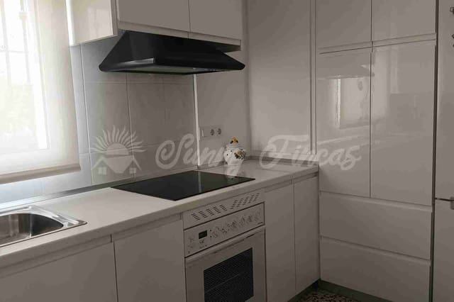 Finca/Casa Rural de 4 habitaciones en Montealegre del Castillo en venta con piscina garaje - 210.000 € (Ref: 9965929)