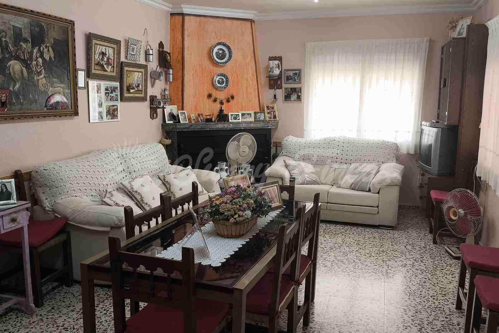4 soveværelse Finca/Landehus til salg i Montealegre del Castillo med swimmingpool garage - € 210.000 (Ref: 9965929)