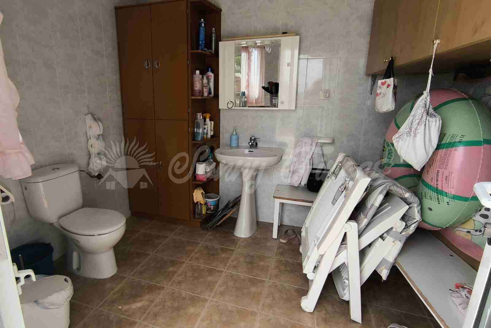 4 soveværelse Finca/Landehus til salg i Montealegre del Castillo med swimmingpool garage - € 210.000 (Ref: 9965929)