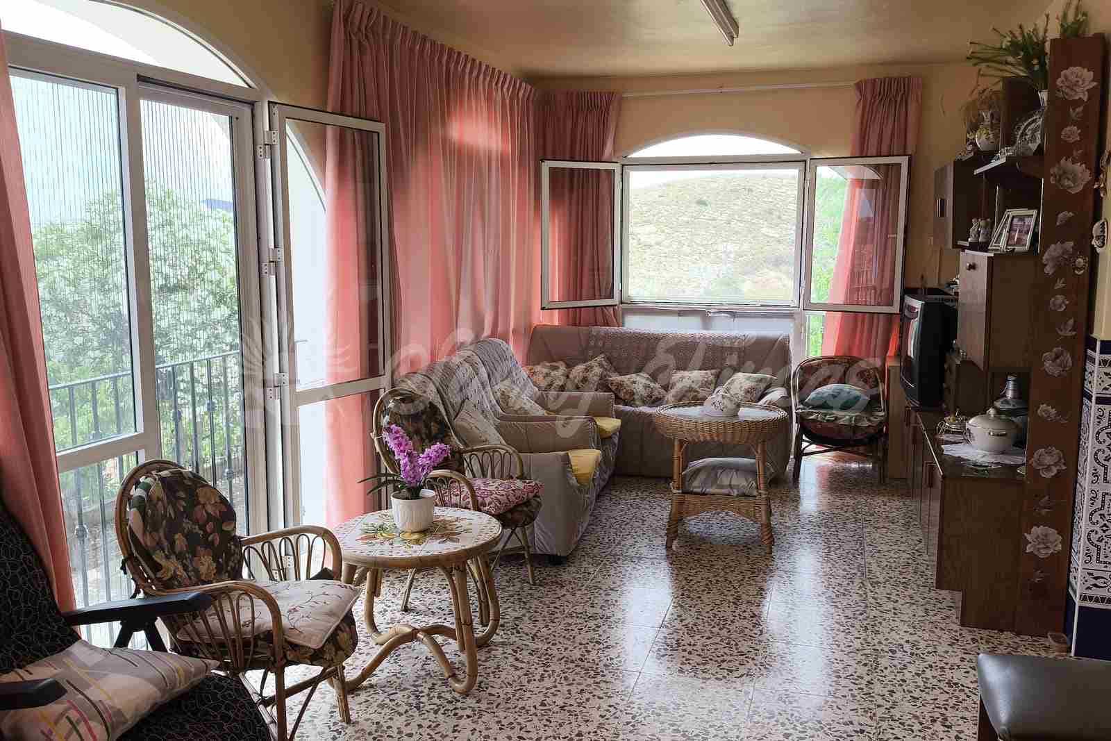 4 soveværelse Finca/Landehus til salg i Montealegre del Castillo med swimmingpool garage - € 210.000 (Ref: 9965929)