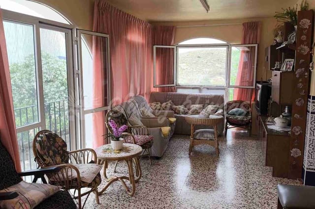 Finca/Casa Rural de 4 habitaciones en Montealegre del Castillo en venta con piscina garaje - 210.000 € (Ref: 9965929)
