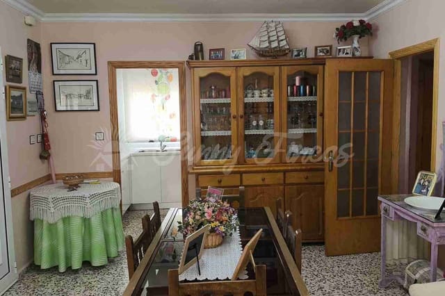 Finca/Casa Rural de 4 habitaciones en Montealegre del Castillo en venta con piscina garaje - 210.000 € (Ref: 9965929)