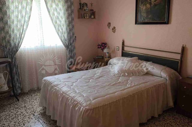 Finca/Casa Rural de 4 habitaciones en Montealegre del Castillo en venta con piscina garaje - 210.000 € (Ref: 9965929)