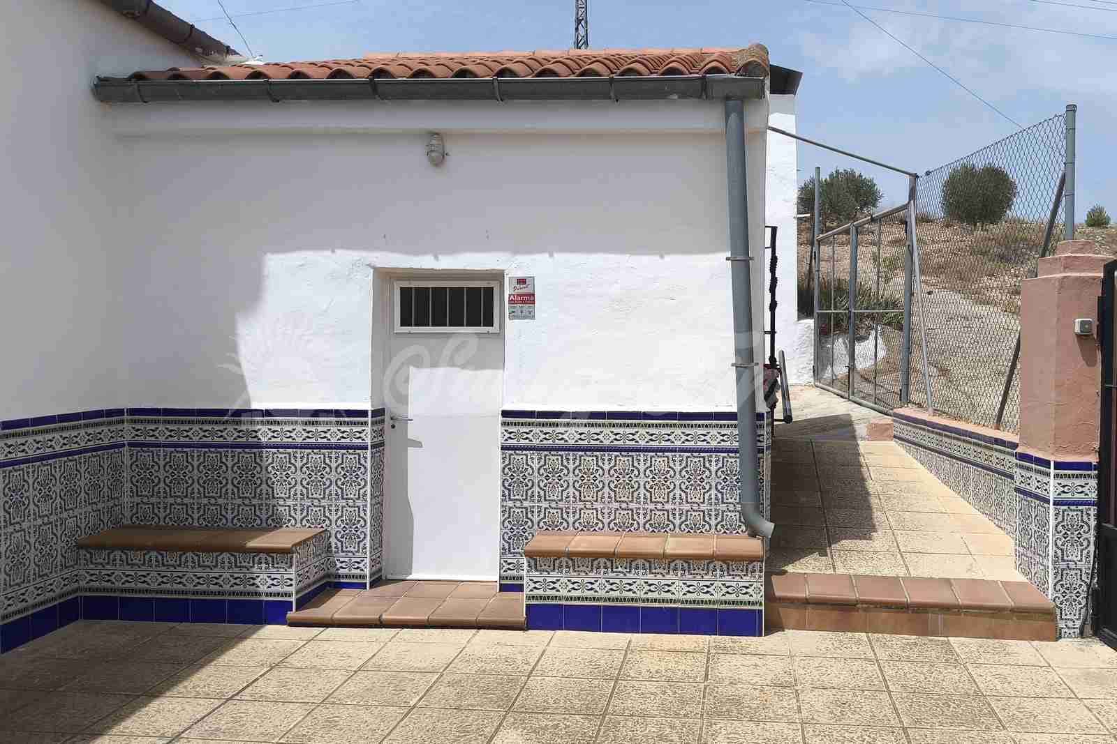 4 soveværelse Finca/Landehus til salg i Montealegre del Castillo med swimmingpool garage - € 210.000 (Ref: 9965929)