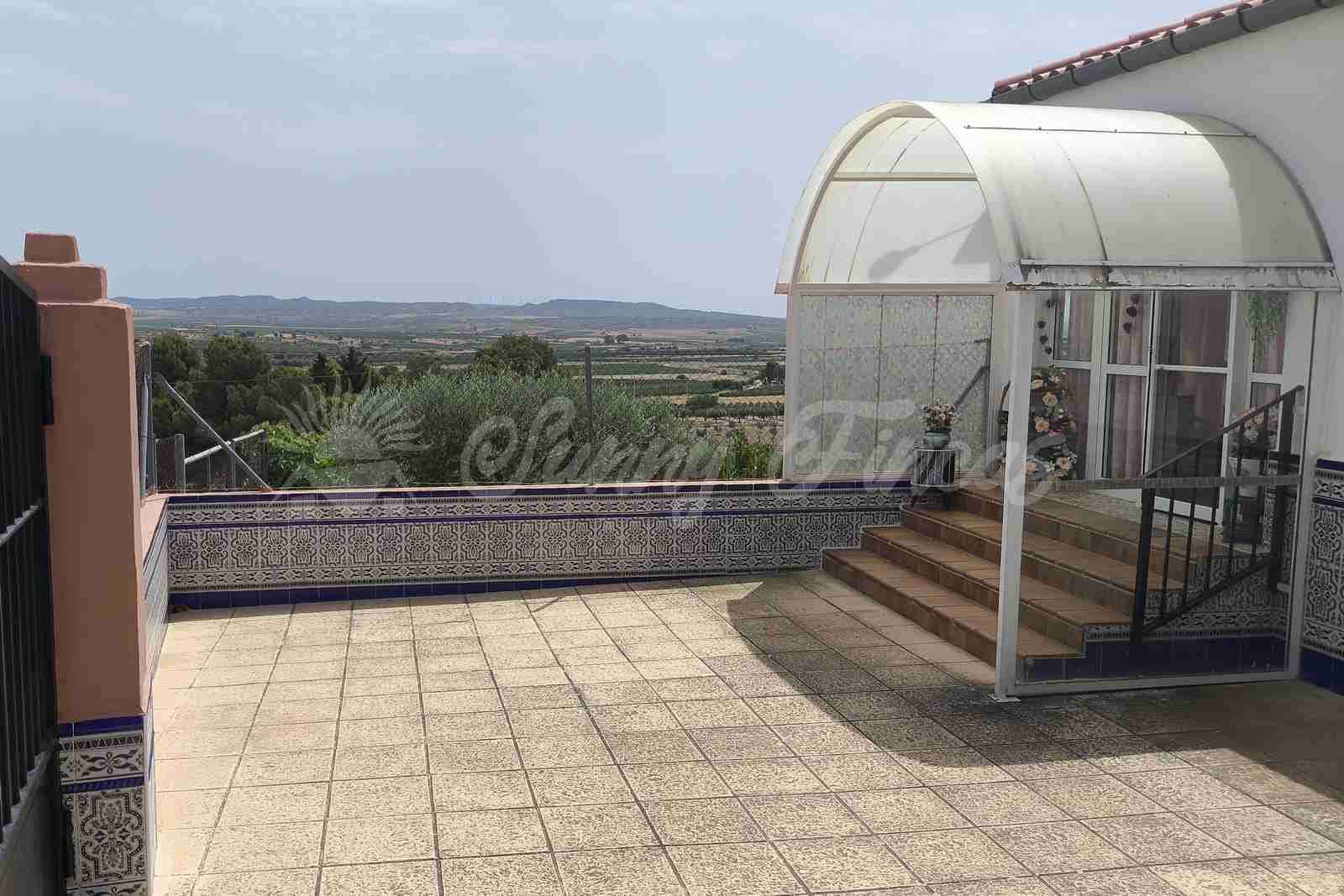 4 soveværelse Finca/Landehus til salg i Montealegre del Castillo med swimmingpool garage - € 210.000 (Ref: 9965929)