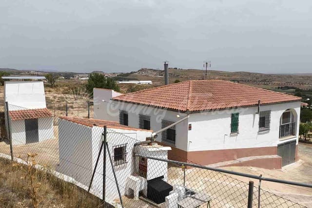 Finca/Casa Rural de 4 habitaciones en Montealegre del Castillo en venta con piscina garaje - 210.000 € (Ref: 9965929)