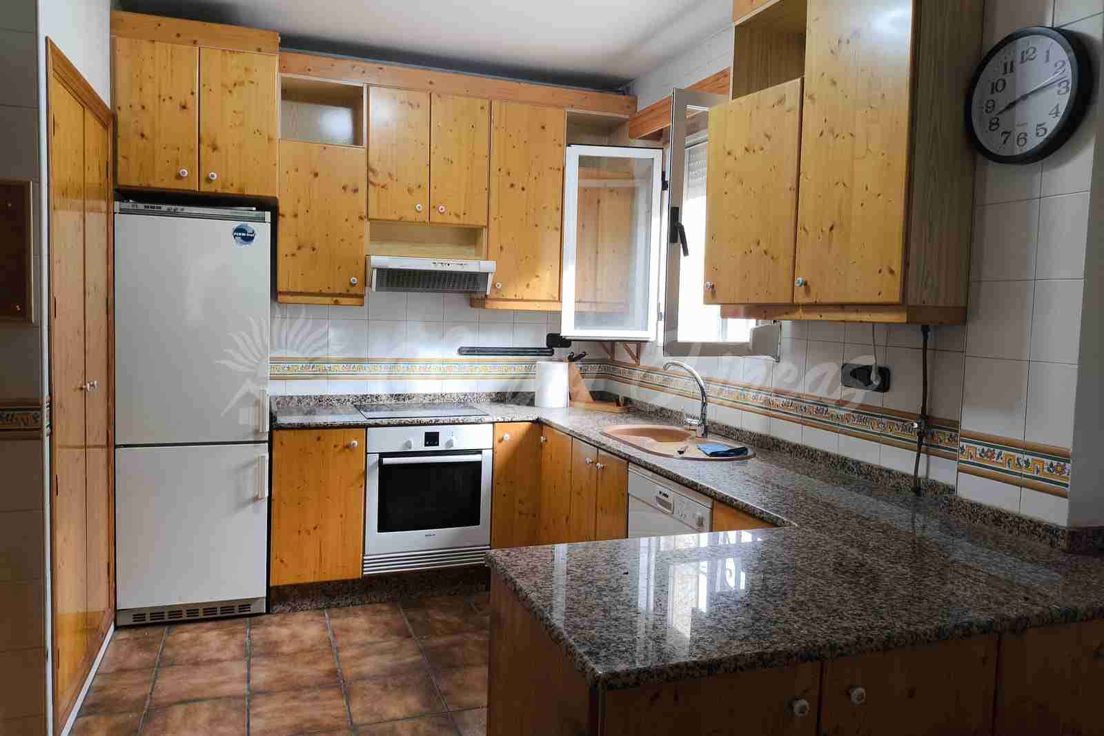 5 slaapkamer Villa te koop in Yecla met zwembad garage - € 287.000 (Ref: 9976114)