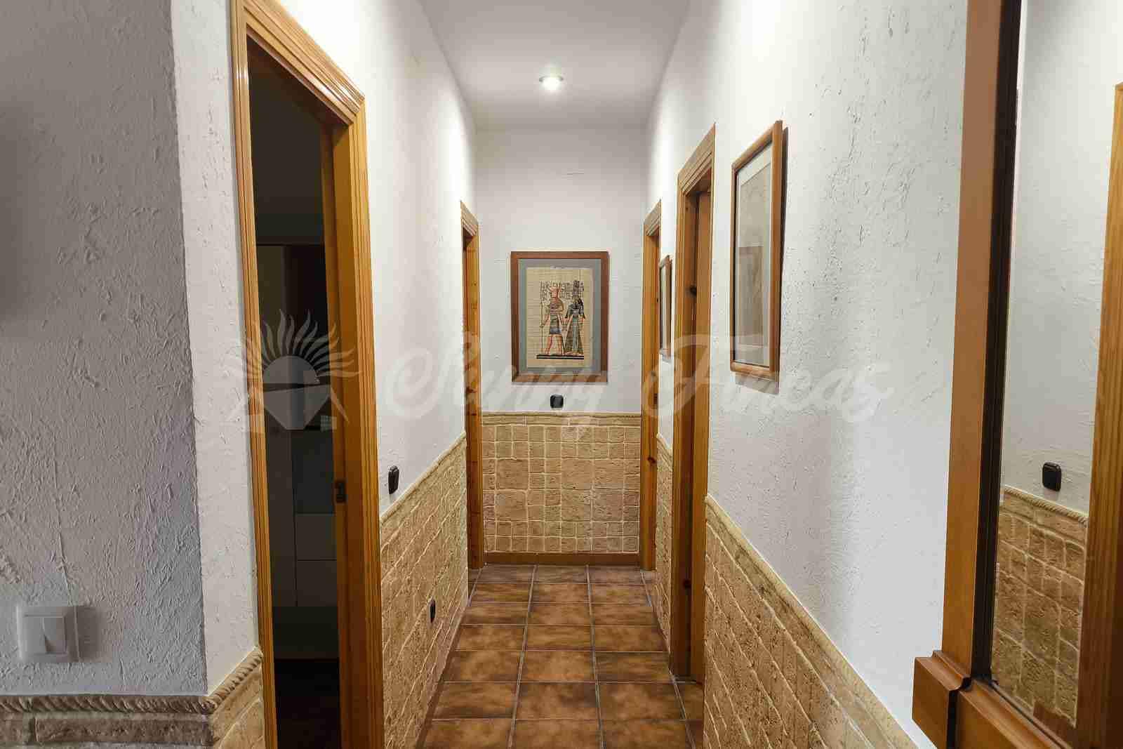 5 slaapkamer Villa te koop in Yecla met zwembad garage - € 287.000 (Ref: 9976114)