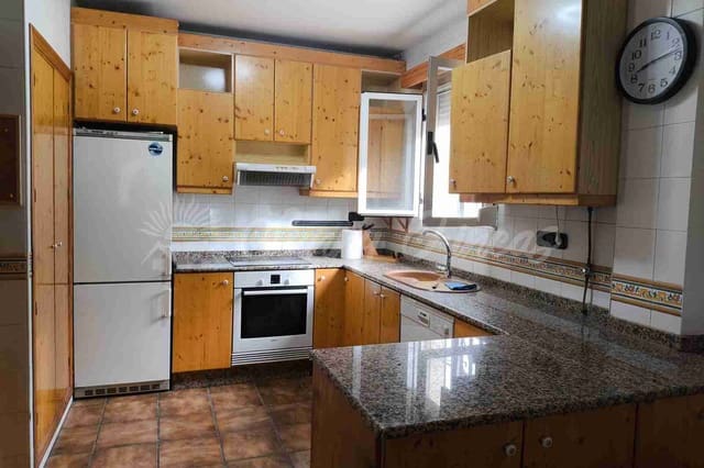 5 slaapkamer Villa te koop in Yecla met zwembad garage - € 287.000 (Ref: 9976114)