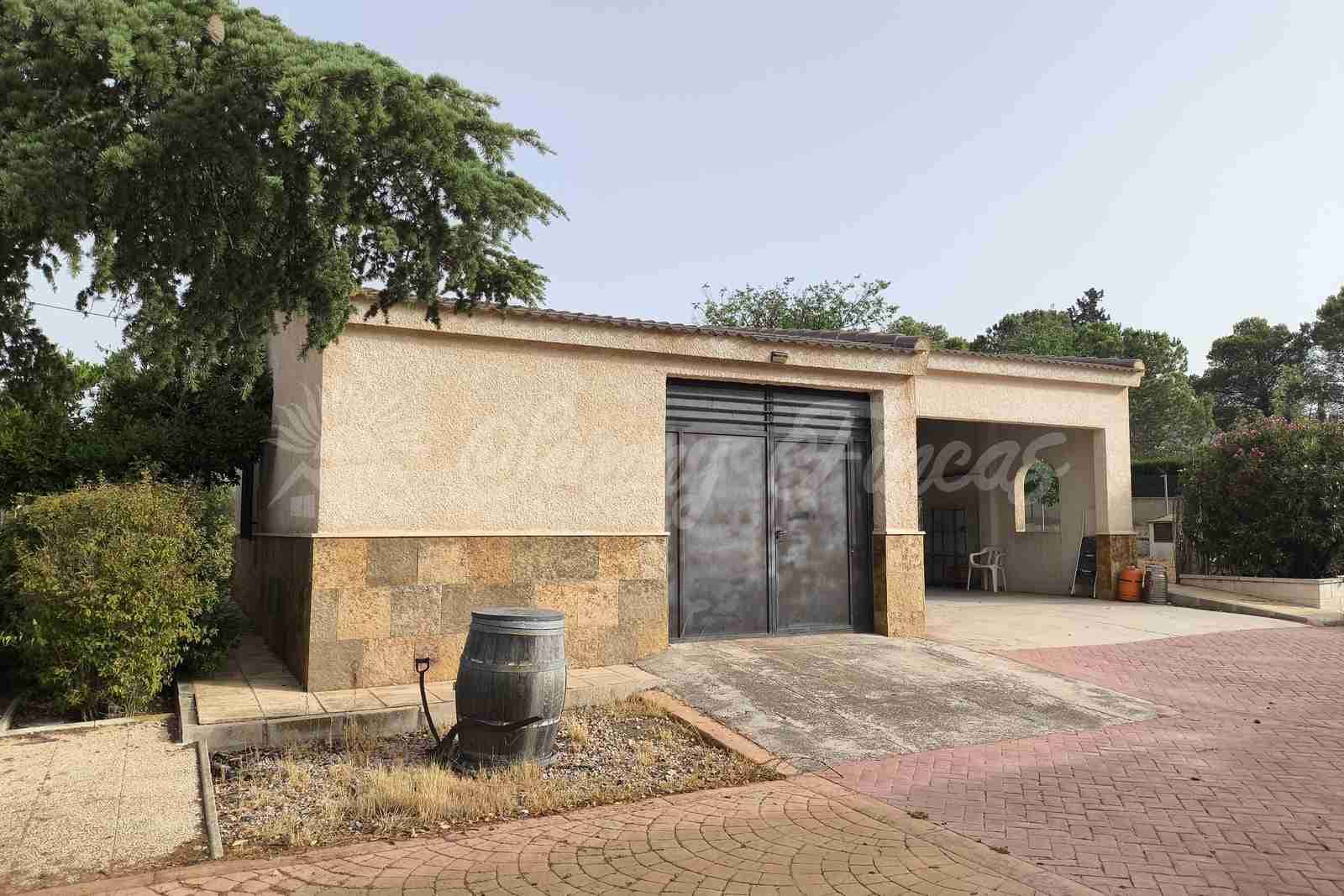 5 slaapkamer Villa te koop in Yecla met zwembad garage - € 287.000 (Ref: 9976114)