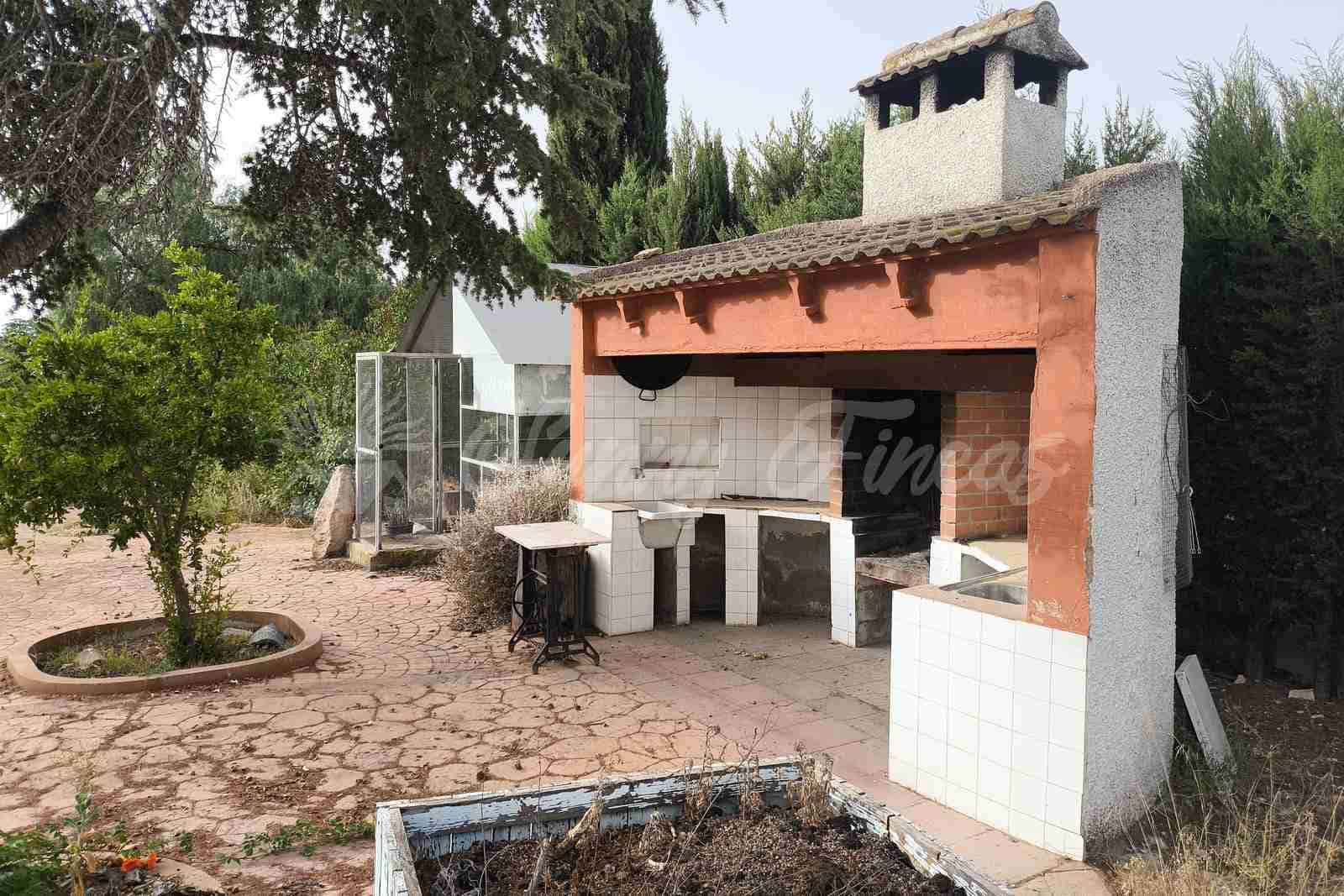 5 slaapkamer Villa te koop in Yecla met zwembad garage - € 287.000 (Ref: 9976114)