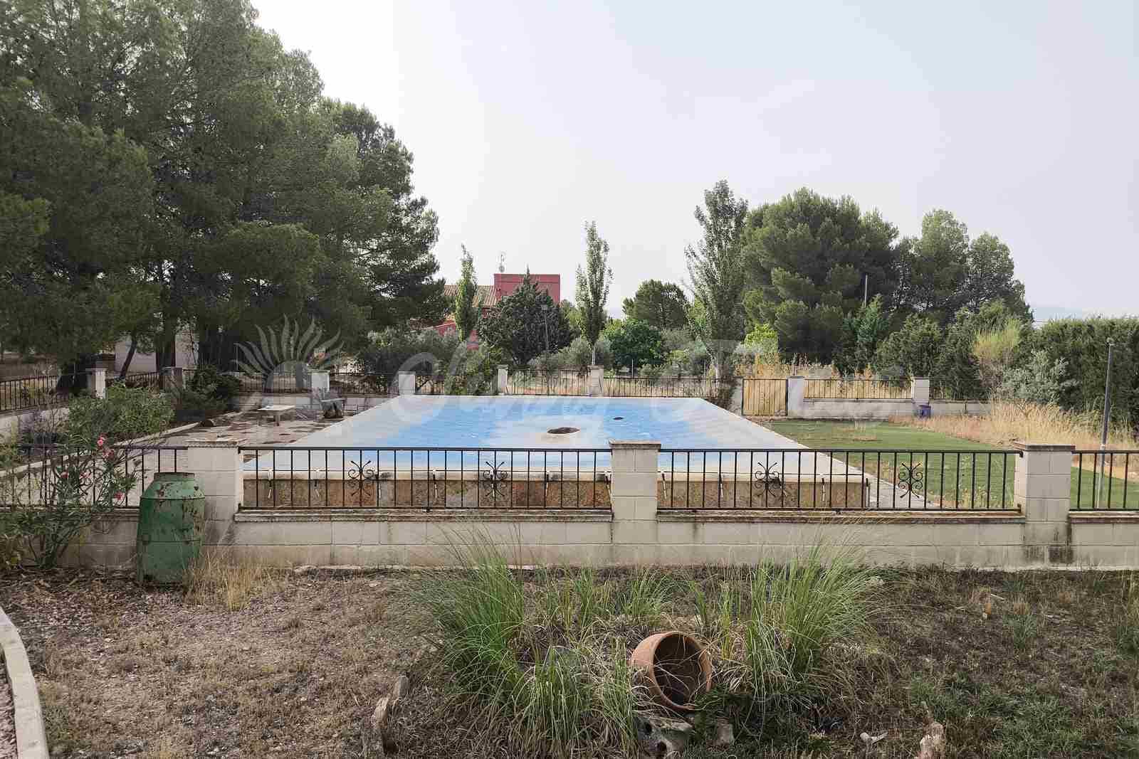 5 slaapkamer Villa te koop in Yecla met zwembad garage - € 287.000 (Ref: 9976114)