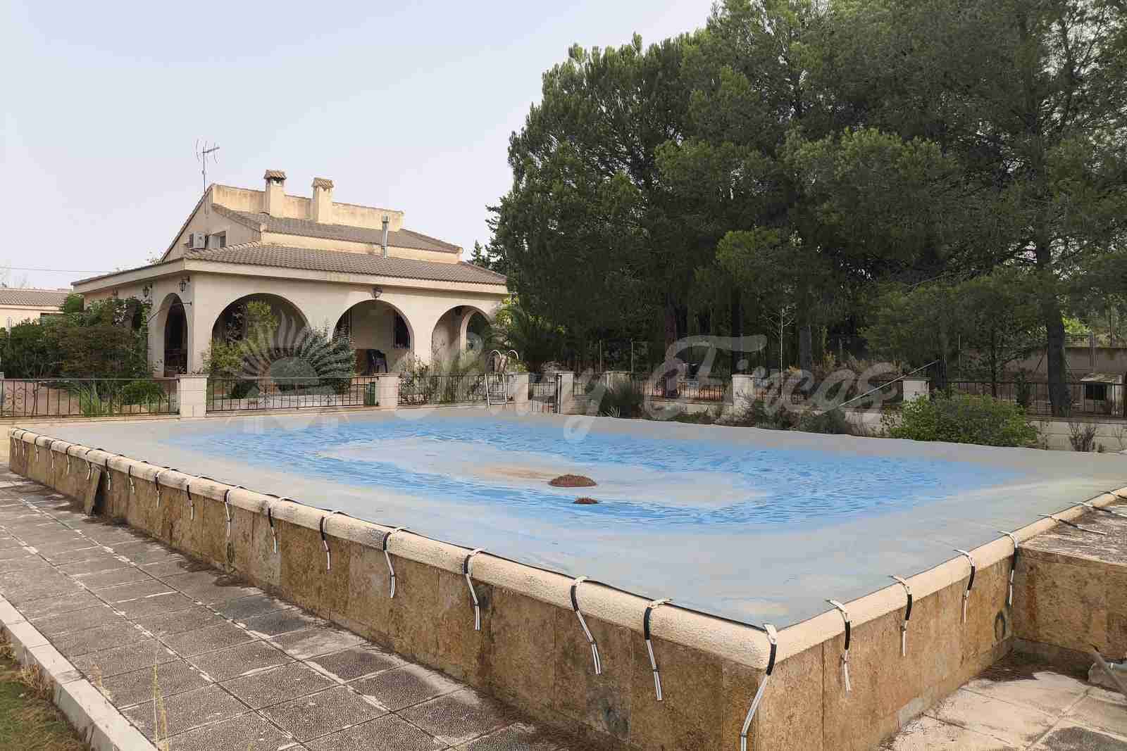 5 slaapkamer Villa te koop in Yecla met zwembad garage - € 287.000 (Ref: 9976114)