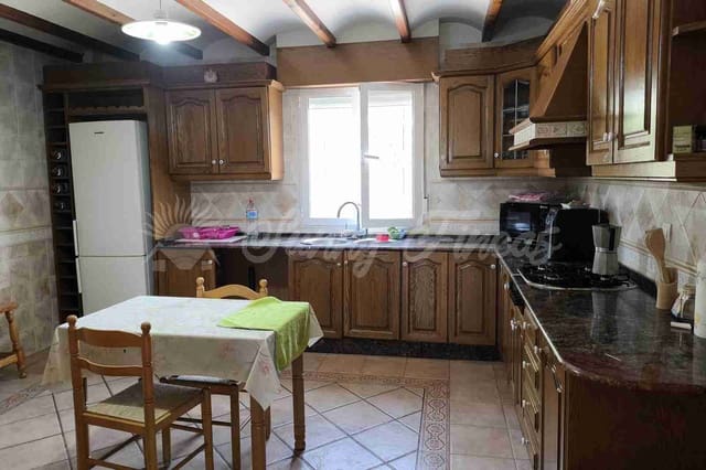 4 Zimmer Finca/Landgut zu verkaufen in Yecla mit Pool Garage - 315.000 € (Ref: 9987229)