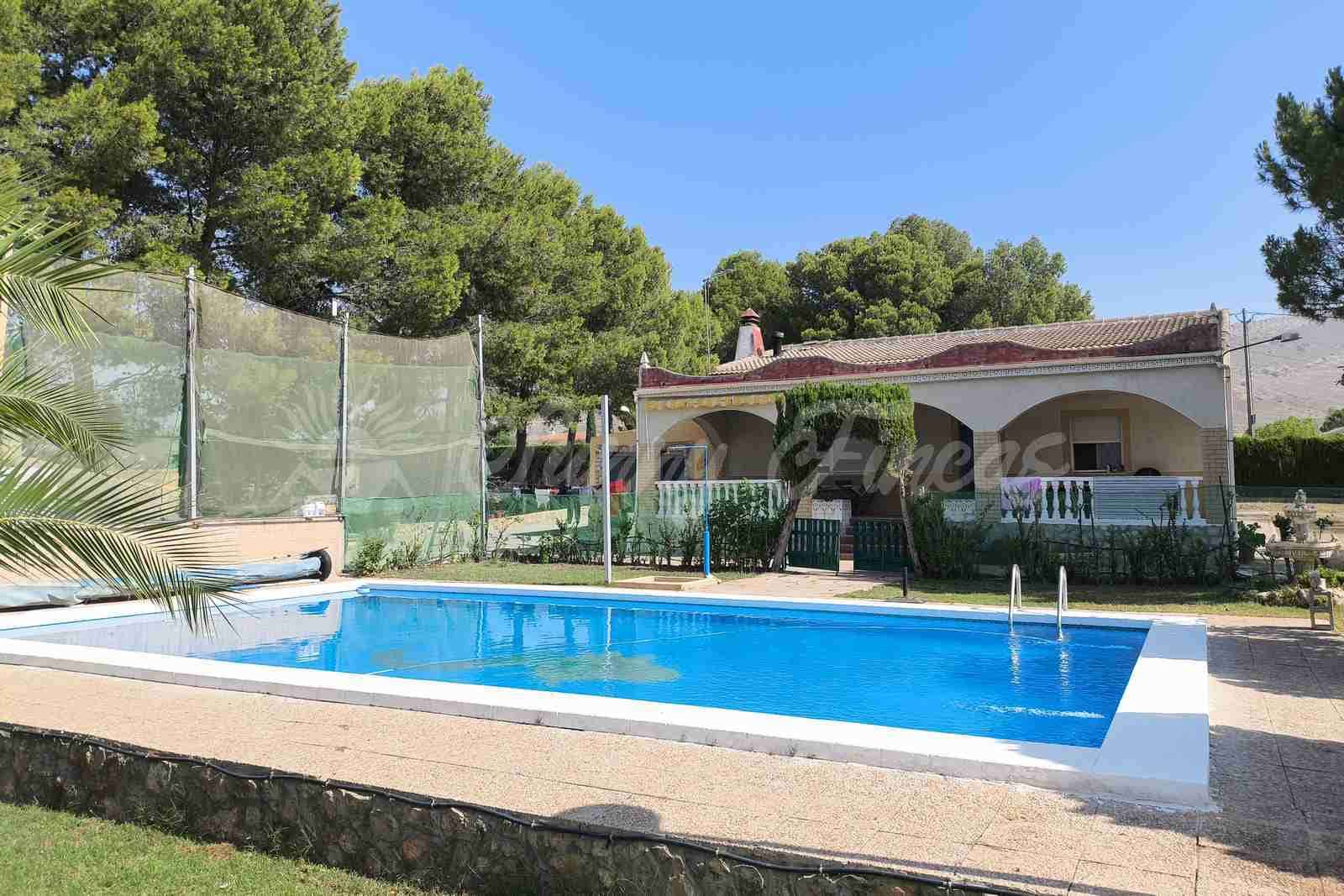 4 Zimmer Finca/Landgut zu verkaufen in Yecla mit Pool Garage - 315.000 € (Ref: 9987229)