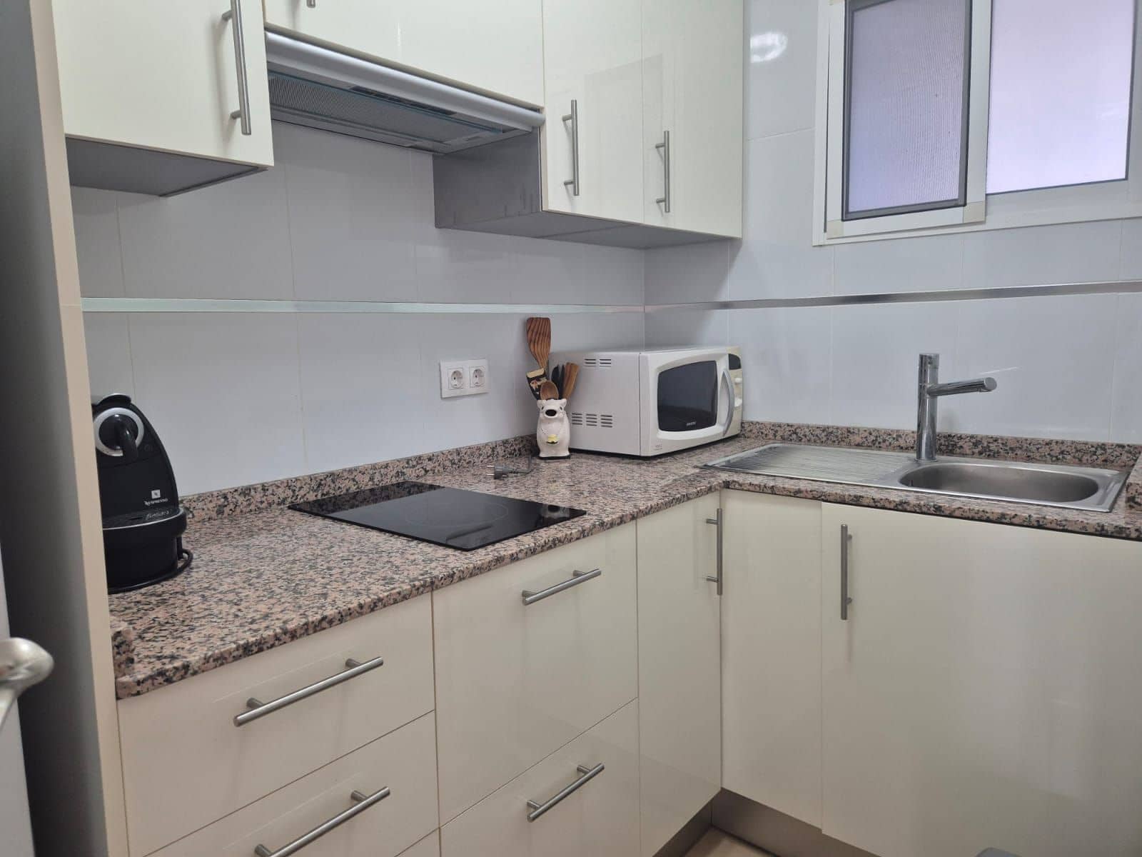 Studio do wynajęcia w Miasto Alicante / Alacant z basenem - 895 € (Ref: 10018269)
