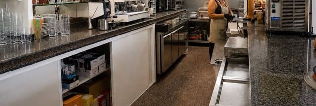 1 soverom Kommersiell til salgs i Albufereta, Alicante by - € 360 000 (Ref: 10030136)