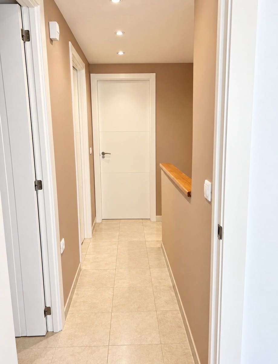 3 soverom Hus til salgs i Alicante by med svømmebasseng garasje - € 450 000 (Ref: 10070380)