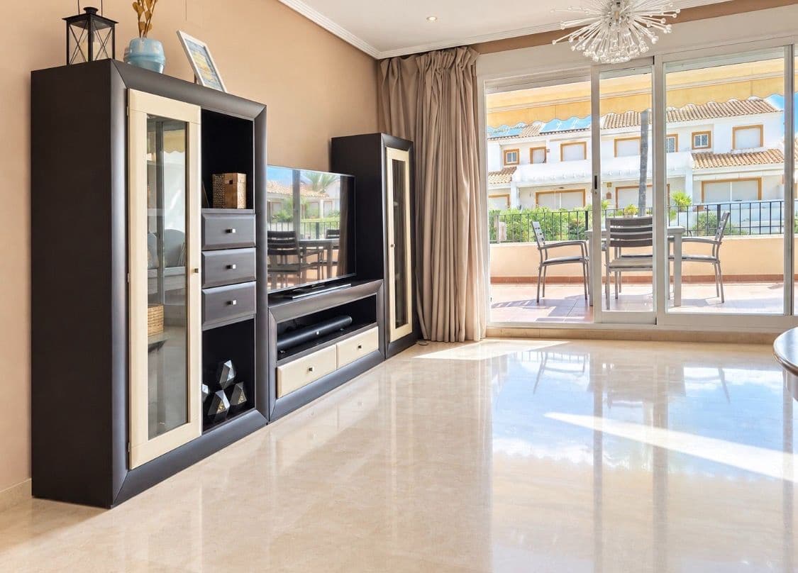 3 soverom Hus til salgs i Alicante by med svømmebasseng garasje - € 450 000 (Ref: 10070380)