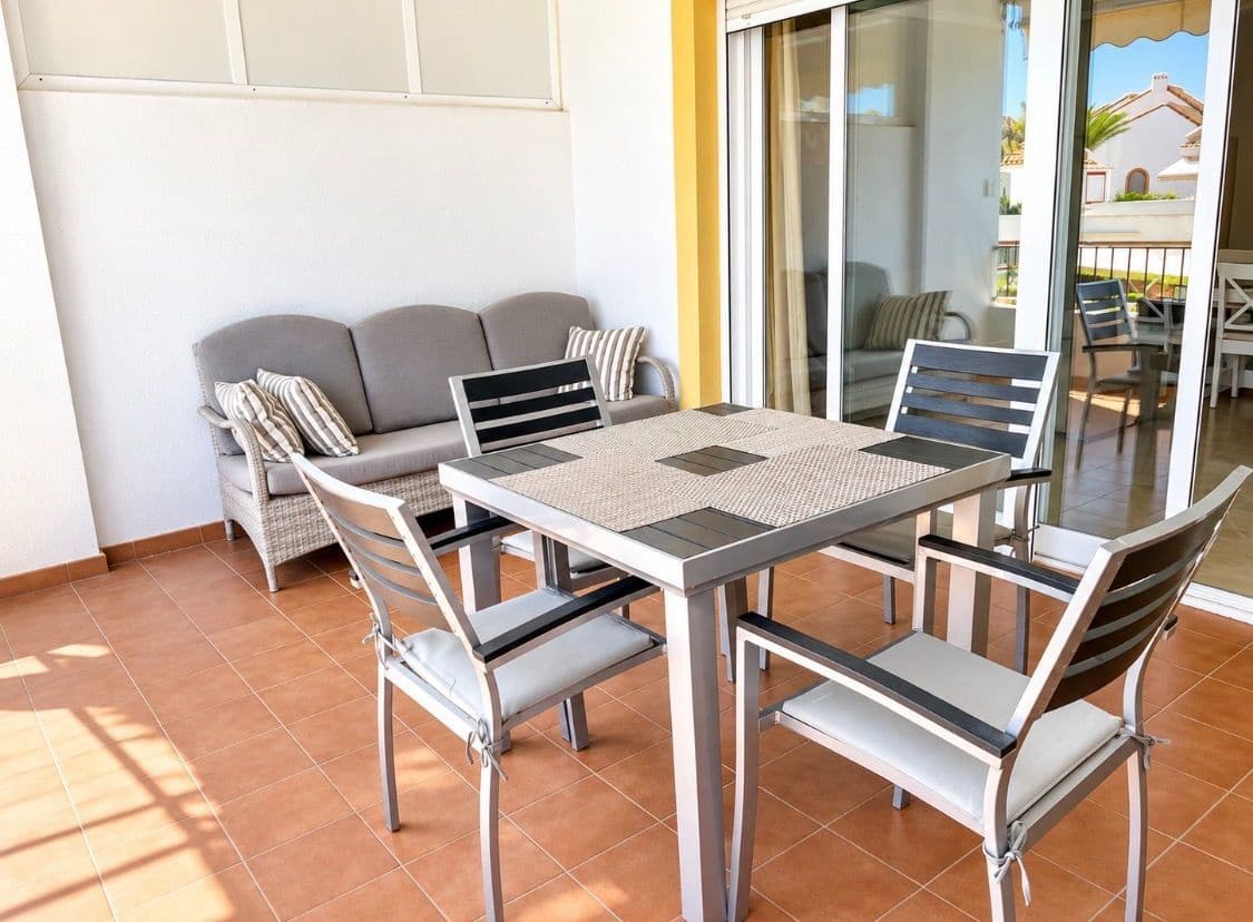 3 soverom Hus til salgs i Alicante by med svømmebasseng garasje - € 450 000 (Ref: 10070380)